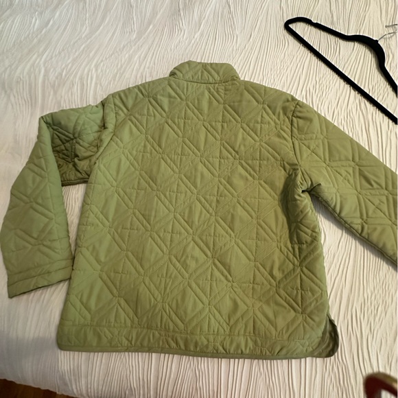 Princess cruise line sporty short puff jacket but very lightweight not thick - Picture 3 of 6